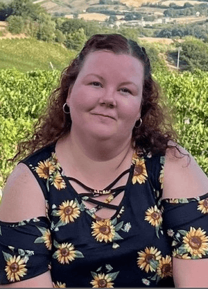 Ellie Pinnock, MA, LPC, NCC (Aquarius Therapy, PLLC) - Adult individuals, grief, ADHD, LGBTQIA+, attachment/relationship issues. Click to learn more about Ellie!